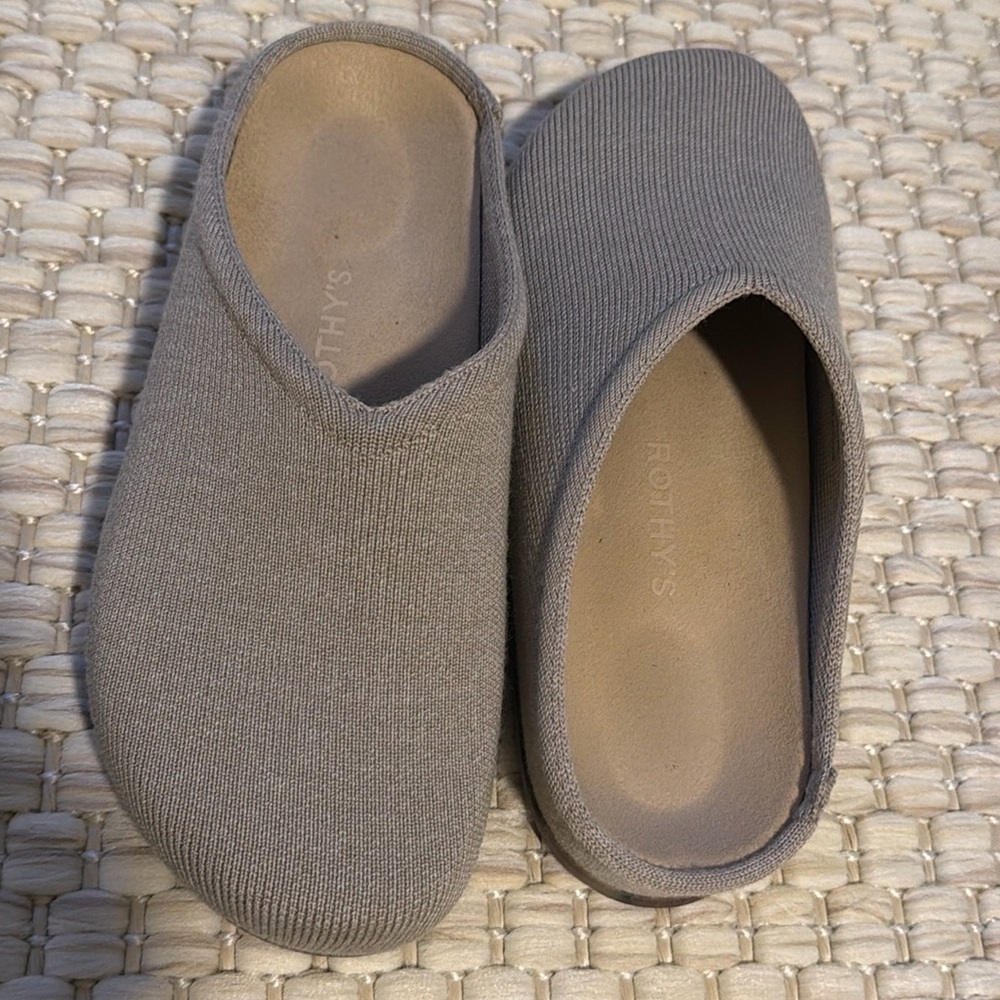 Rothy’s The Casual Clog in Dove size women’s 8